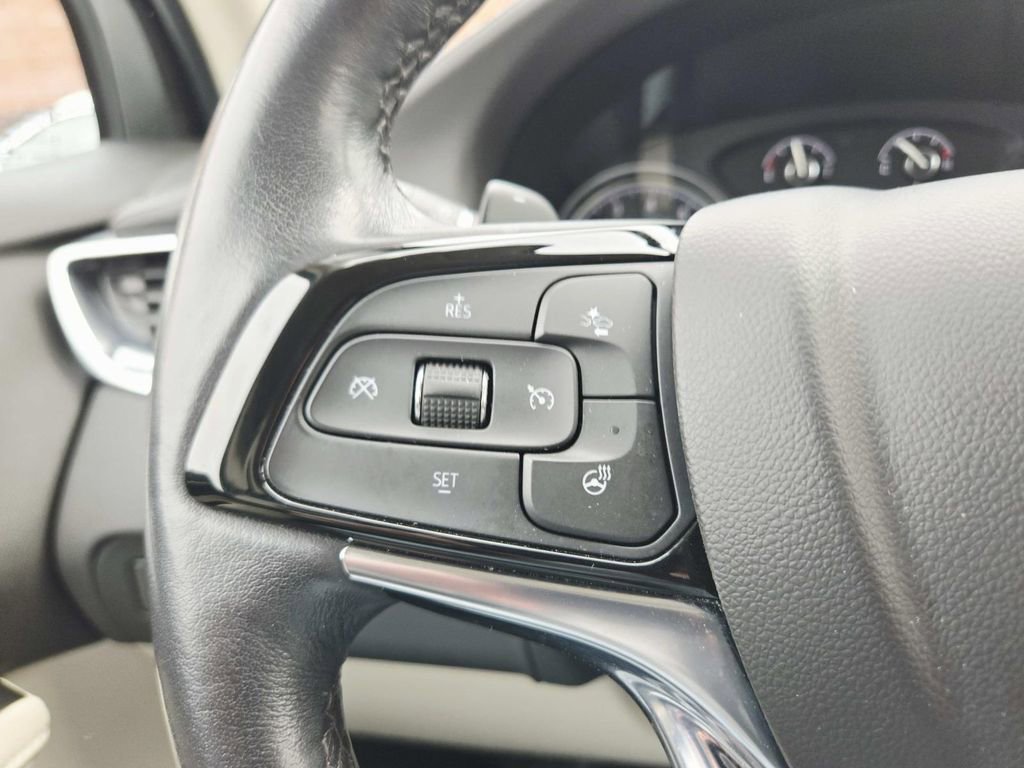 Used 2023 Buick Enclave Essence image 21