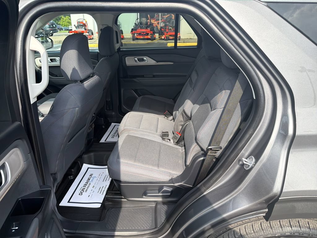 Used 2025 Ford Explorer Active AWD/4WD image 16