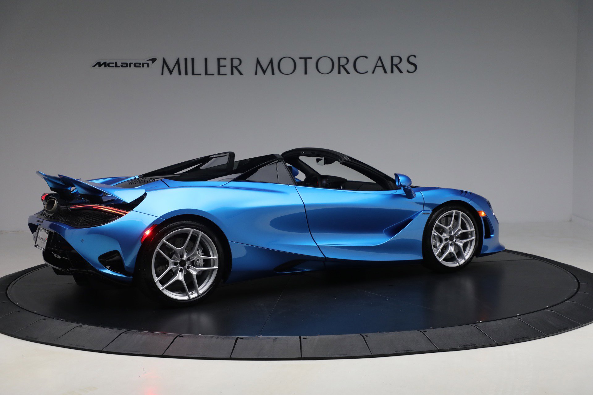 Used 2025 McLaren 750S Spider RWD image 9