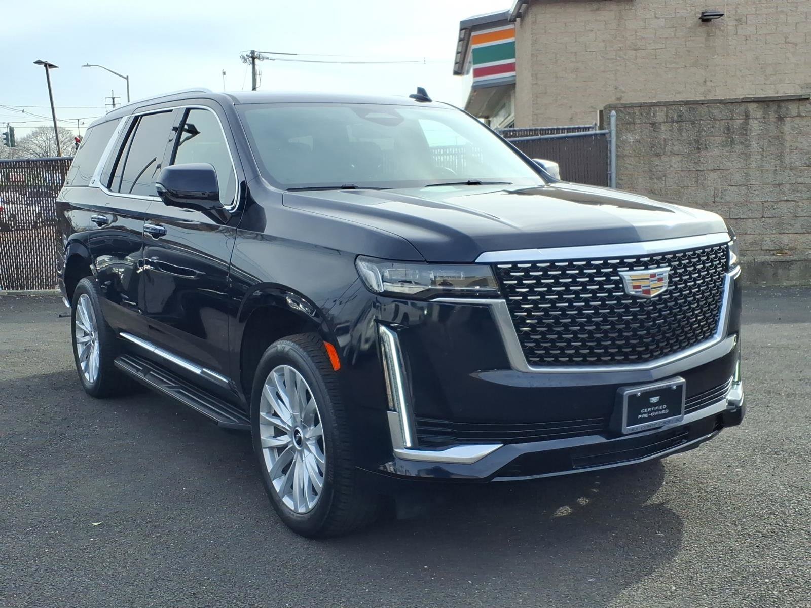 Certified 2022 Cadillac Escalade Luxury image 3