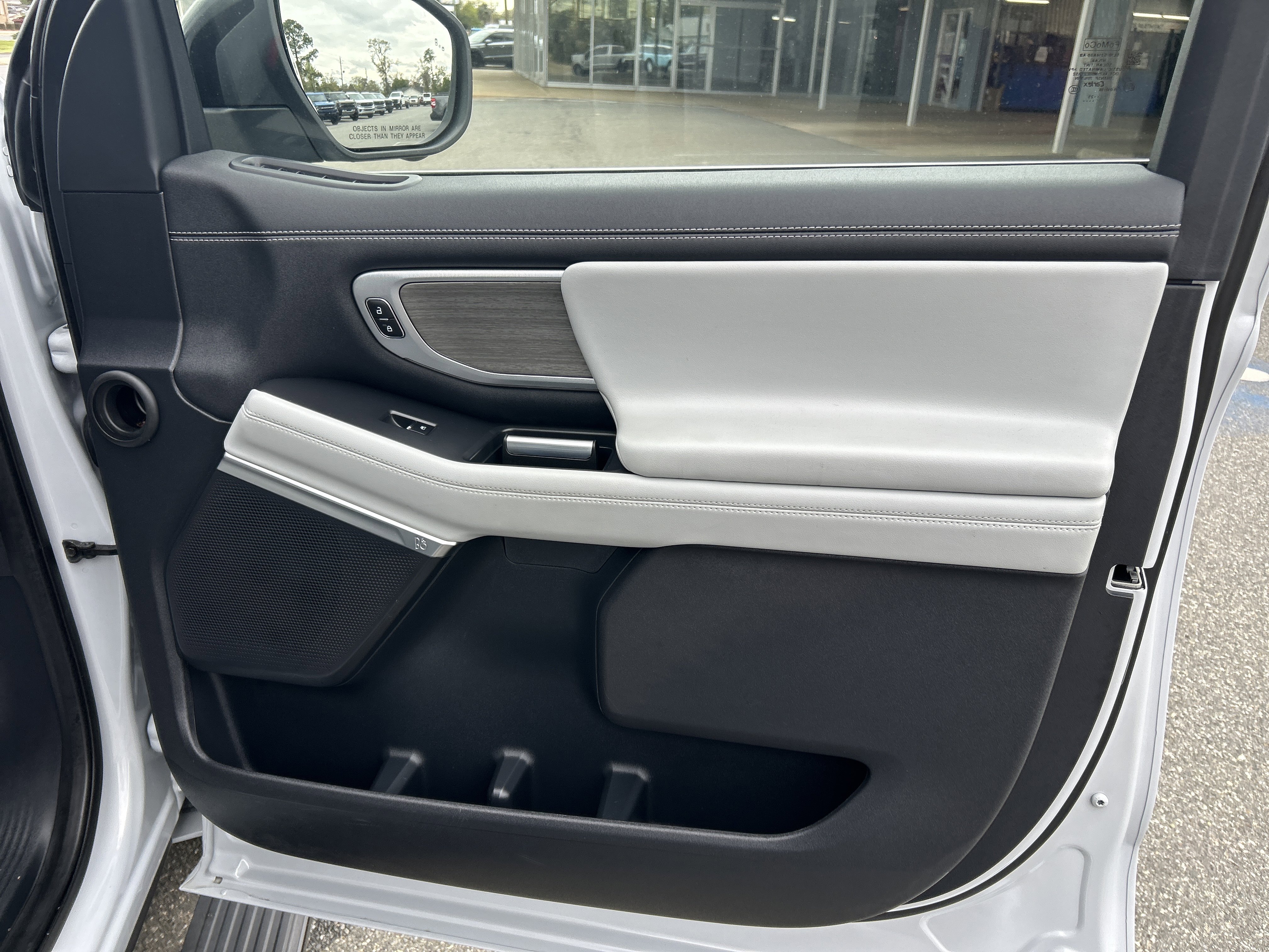 Certified 2025 Ford Expedition Platinum image 23