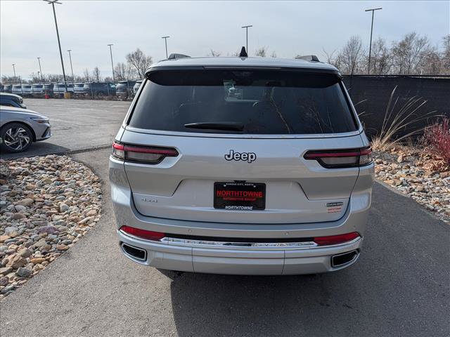 Used 2025 Jeep Grand Cherokee L Overland w/ Luxury Tech Group IV AWD/4WD image 4