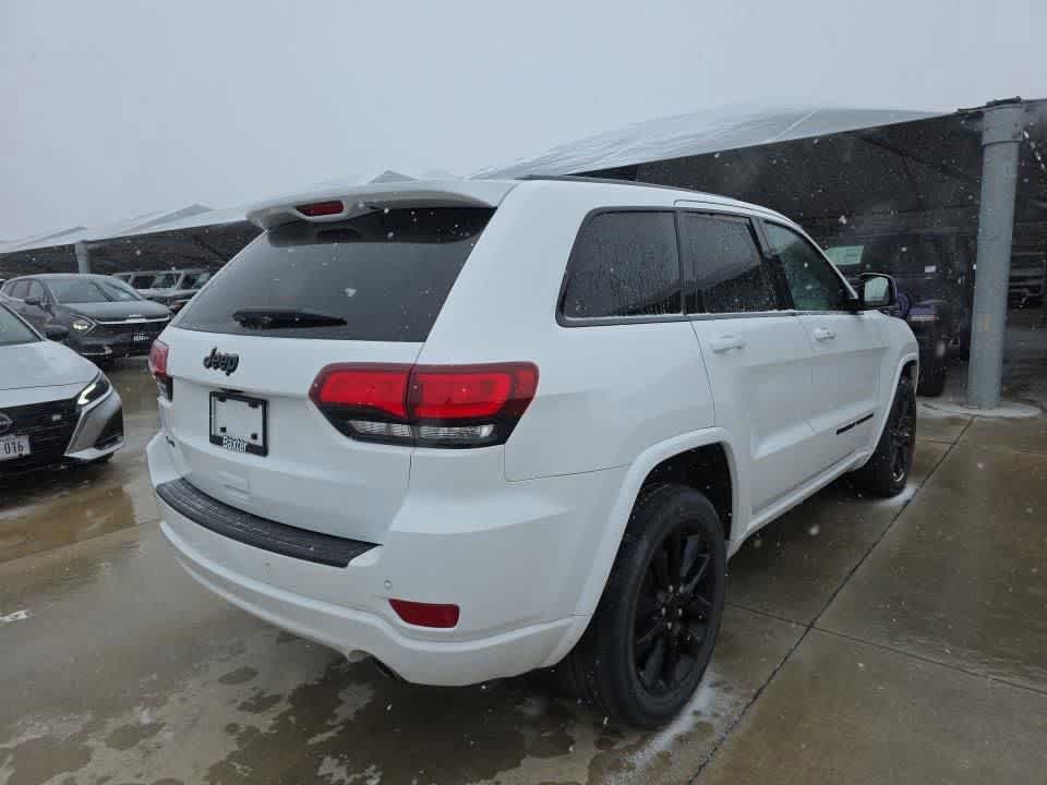 Used 2022 Jeep Grand Cherokee Laredo X image 3