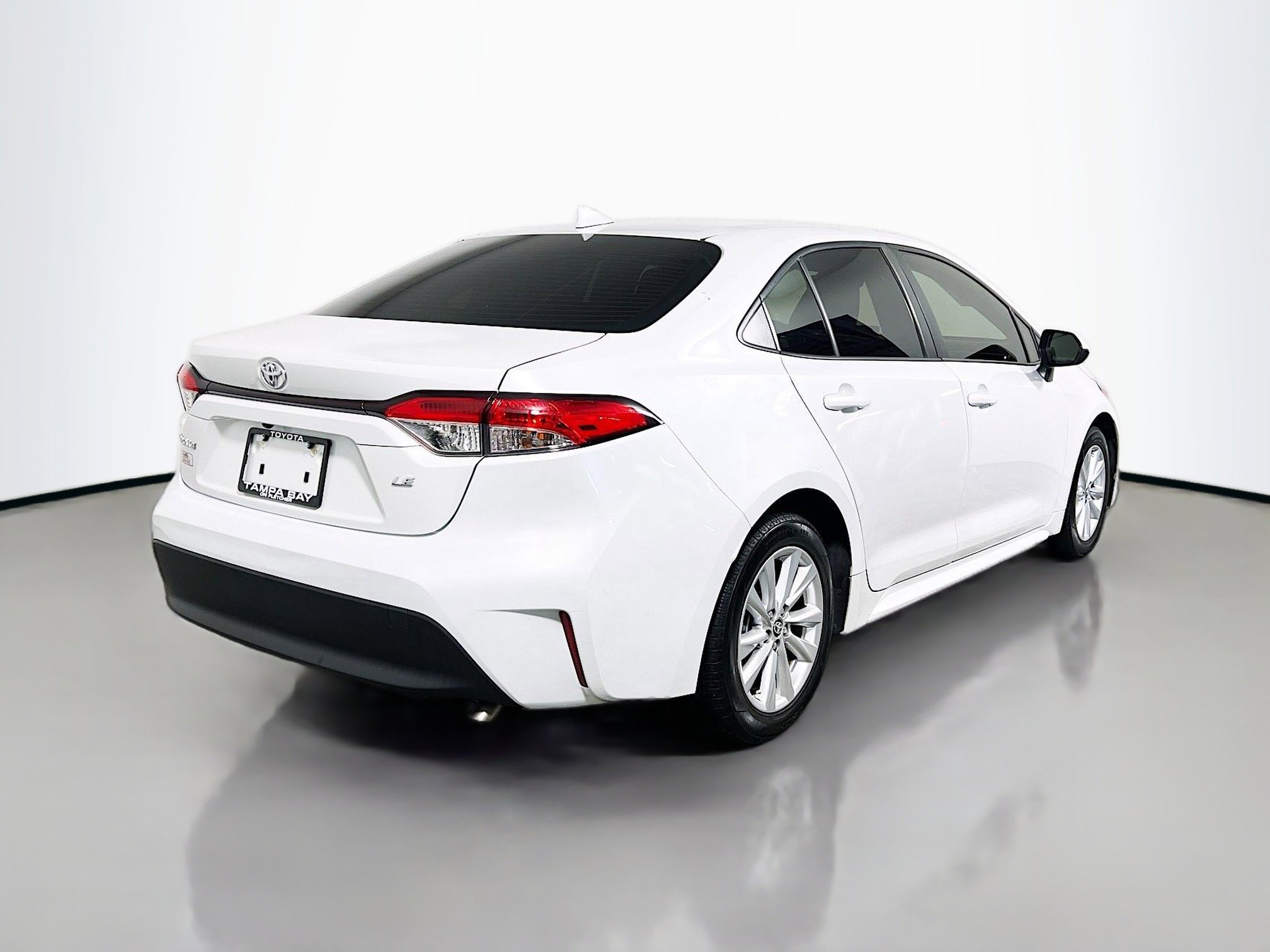 Used 2023 Toyota Corolla LE w/ LE Premium Package image 4