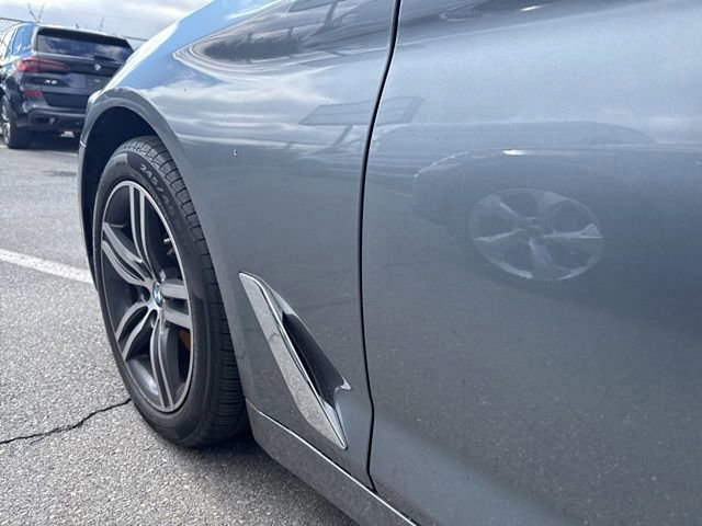 Used 2021 BMW 530i xDrive w/ Premium Package image 18