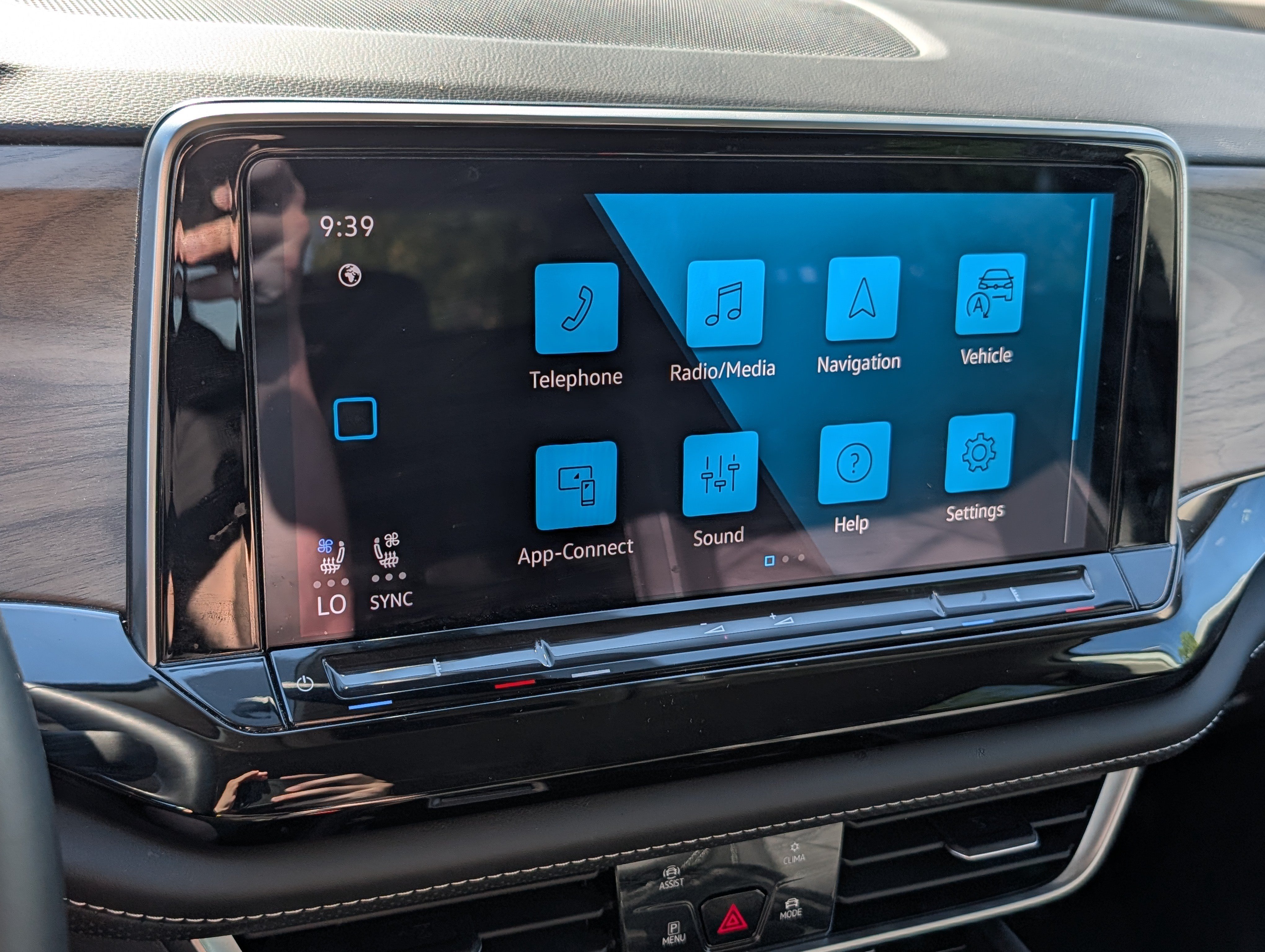Certified 2025 Volkswagen Atlas SE AWD/4WD image 23