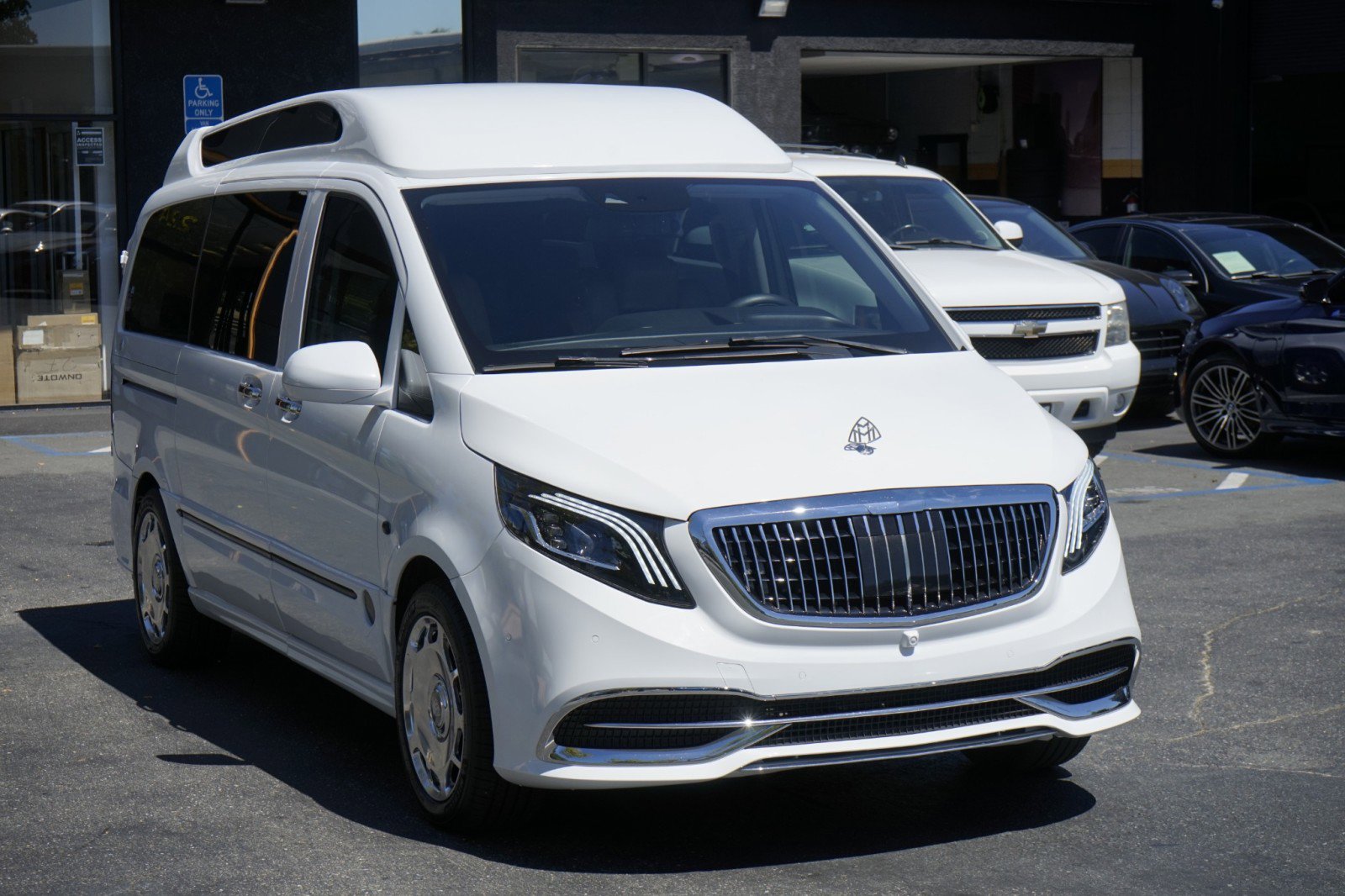 Used 2018 Mercedes-Benz Metris Passenger image 5