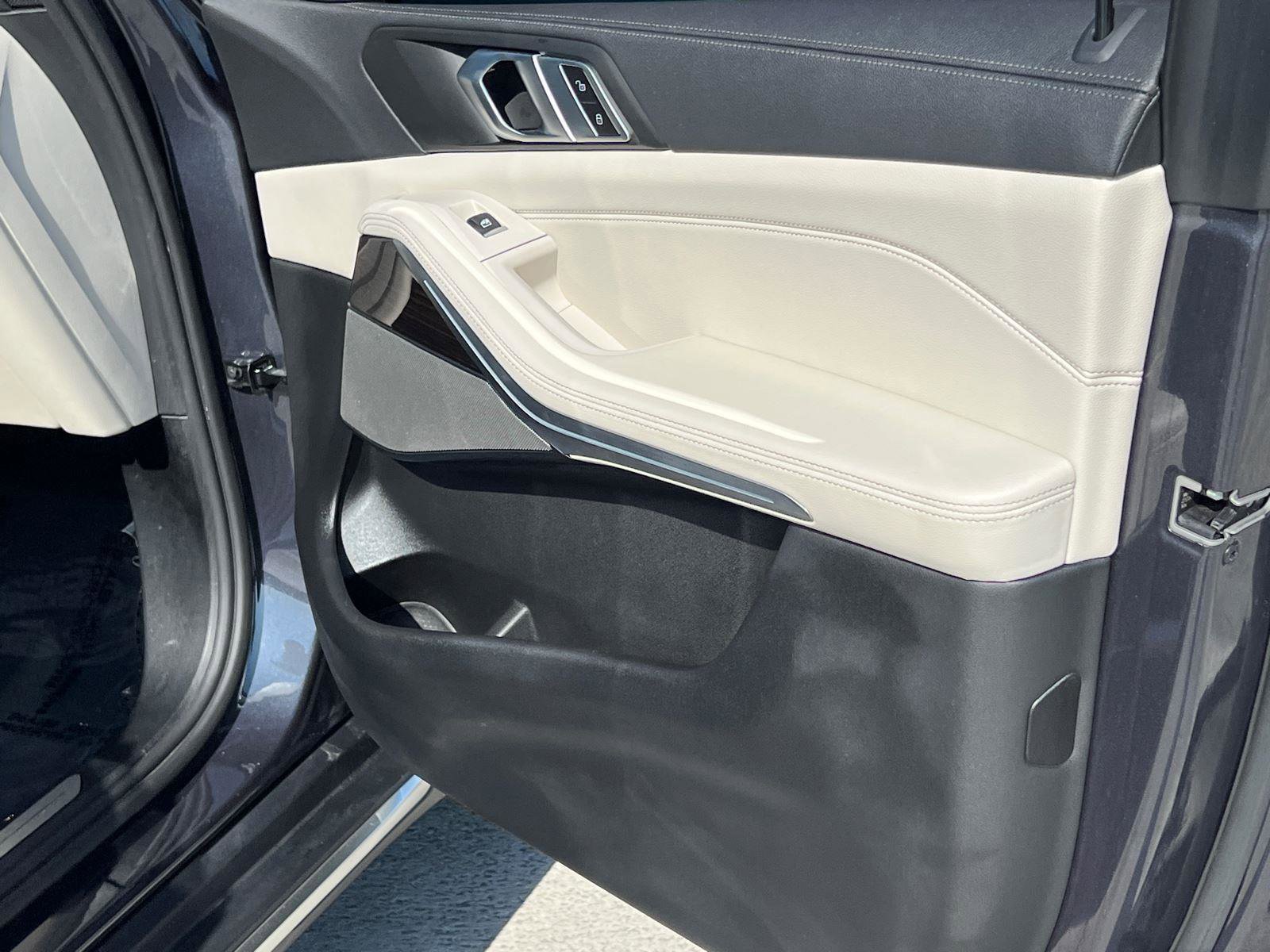 Used 2021 BMW X5 sDrive40i w/ Premium Package image 14