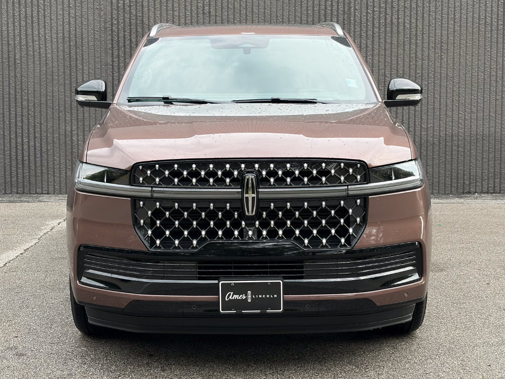 New 2027 Lincoln Navigator Black Label AWD/4WD image 3