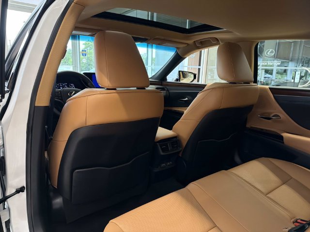 Certified 2024 Lexus ES 350 w/ Premium Package FWD image 10