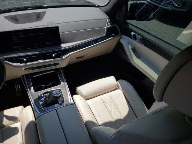 Used 2025 BMW X7 xDrive40i w/ M Sport Package AWD/4WD image 7