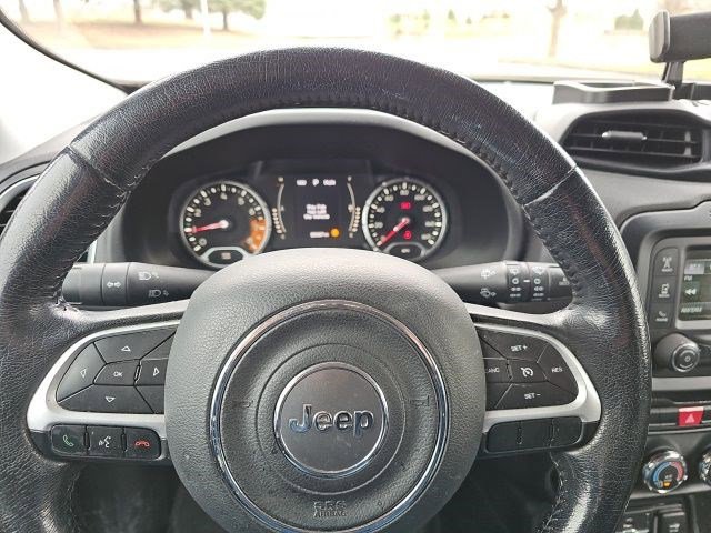 Used 2015 Jeep Renegade Latitude w/ Cold Weather Group II image 18