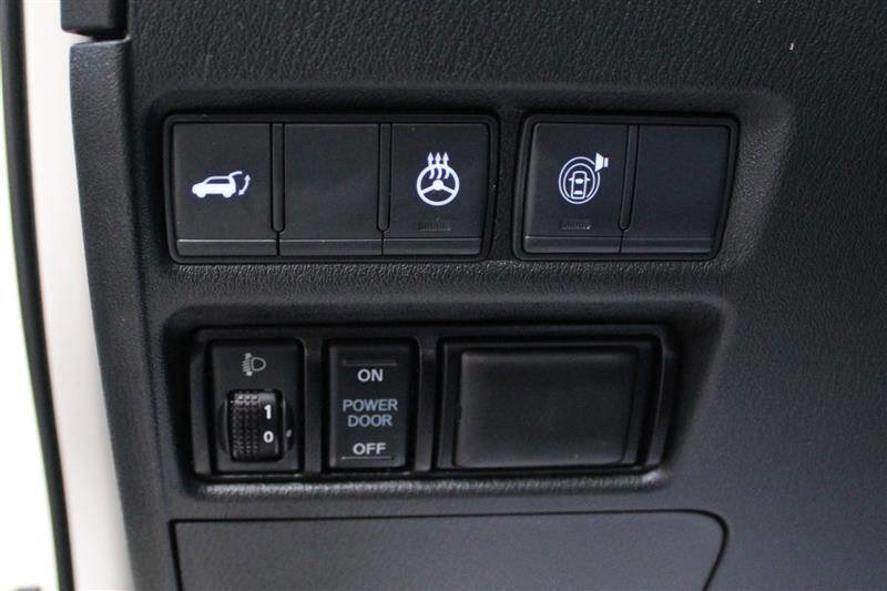 Used 2018 Nissan Armada Platinum w/ Interior Lighting Package image 19