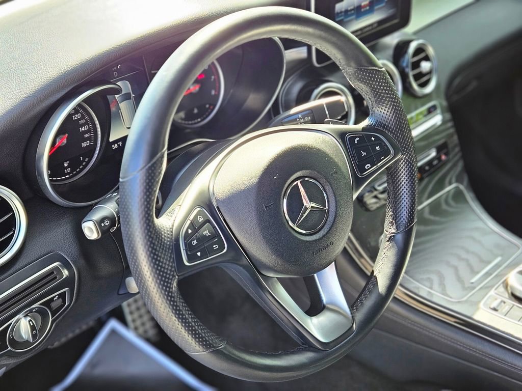 Used 2019 Mercedes-Benz GLC 300 4MATIC image 19