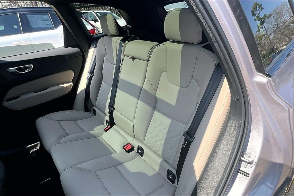 New 2026 Volvo XC60 B5 Plus w/ Protection Package Premier AWD/4WD image 29