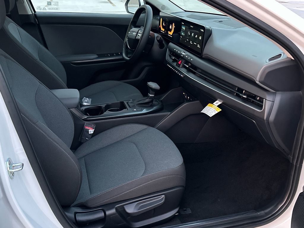 New 2025 Kia K4 FWD image 9