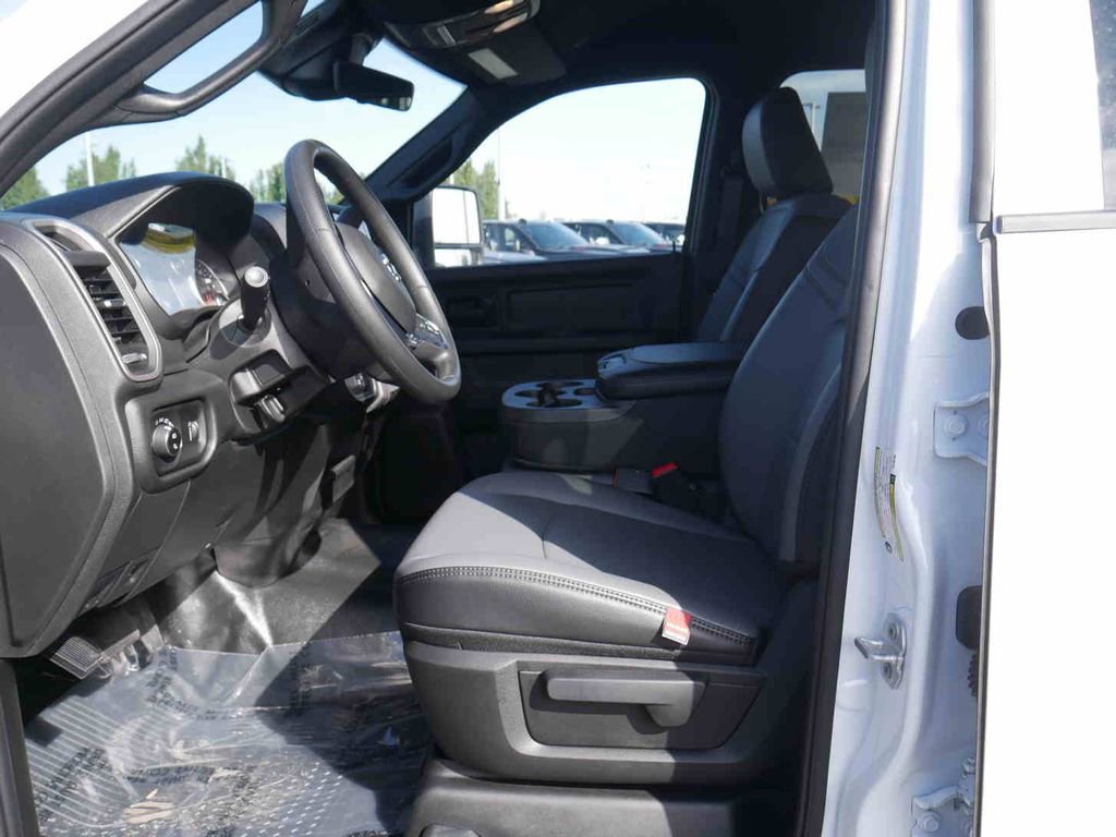 New 2026 RAM 3500 Tradesman w/ Chrome Appearance Group A AWD/4WD image 30