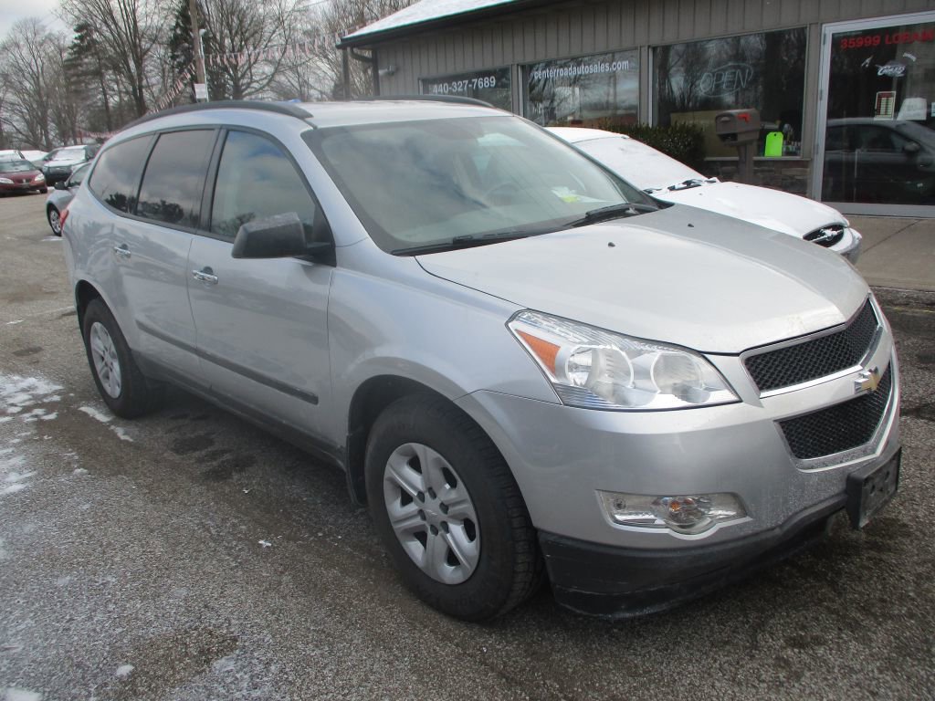 Used 2011 Chevrolet Traverse LS image 2