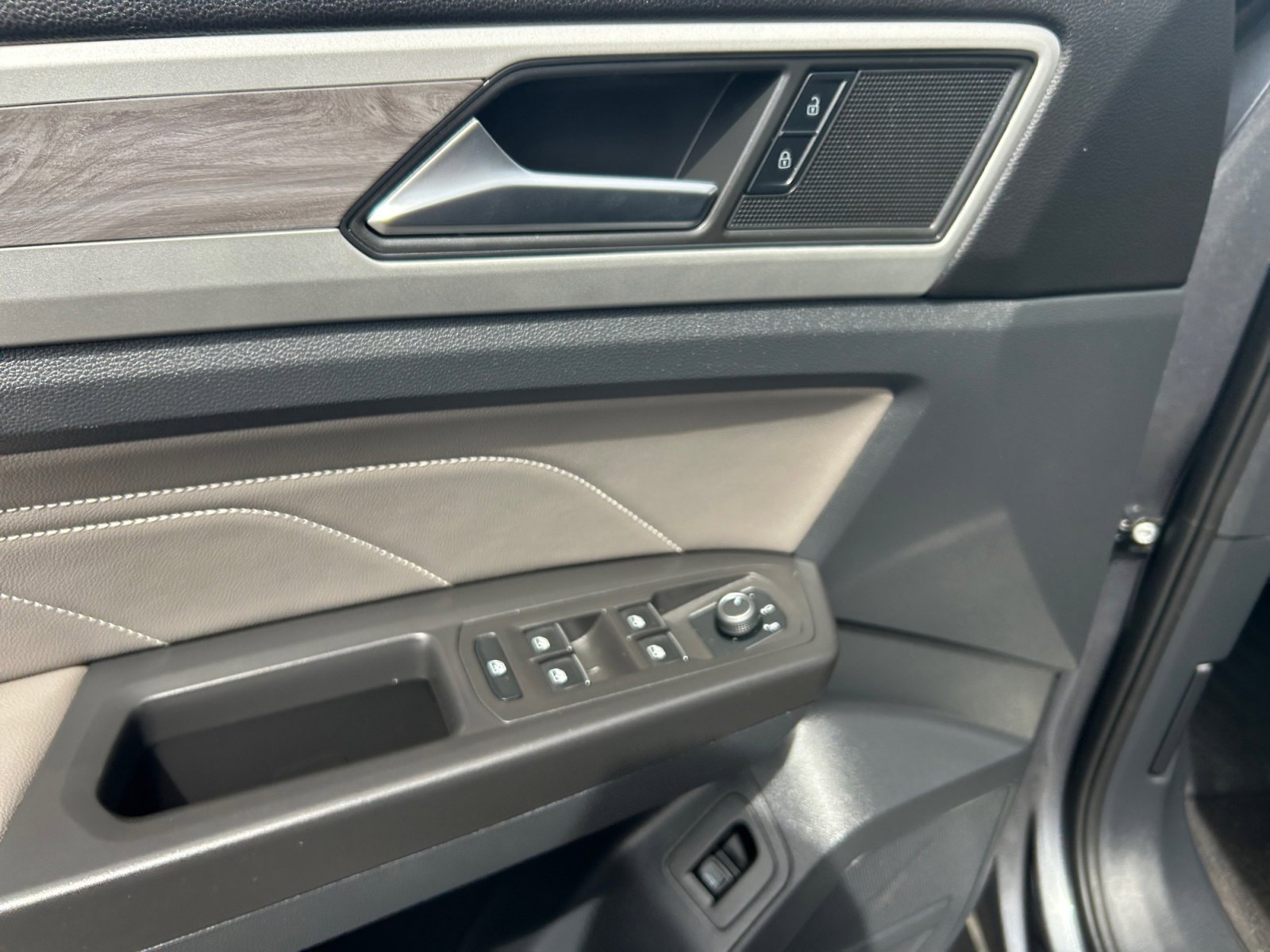 Certified 2022 Volkswagen Atlas Cross Sport SE AWD/4WD image 13