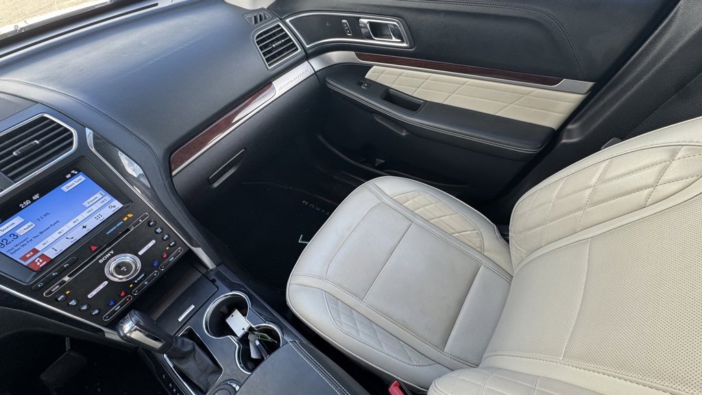 Used 2017 Ford Explorer Platinum image 10