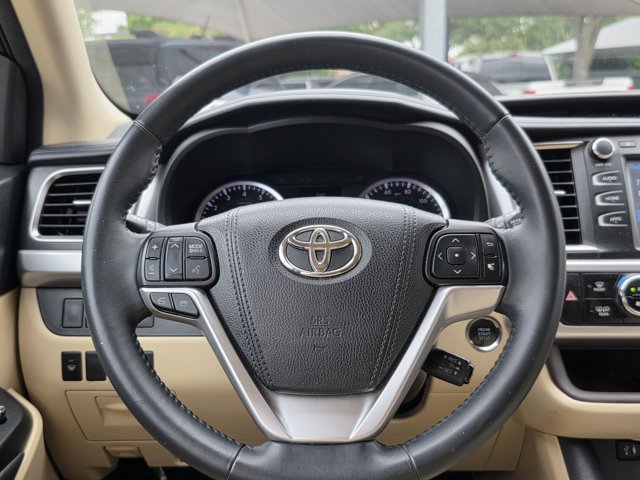 Used 2015 Toyota Highlander XLE AWD/4WD image 16