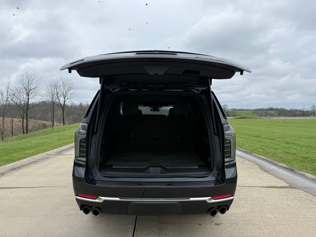 Used 2025 Chevrolet Suburban Premier image 5