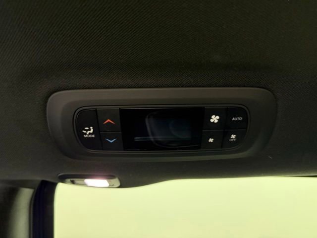 Used 2025 Chrysler Pacifica Limited FWD image 26