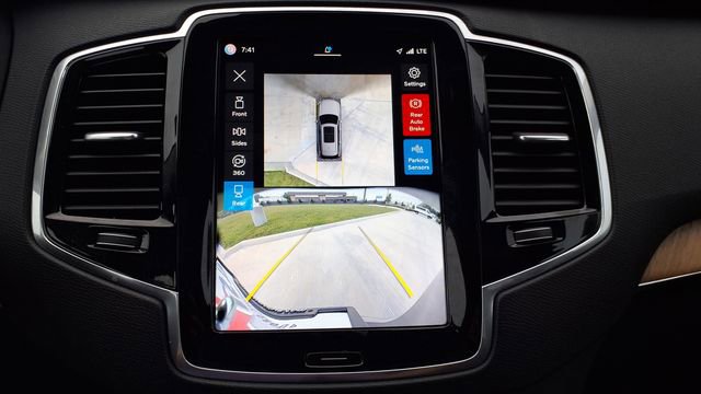 Certified 2024 Volvo XC90 B6 Plus image 30