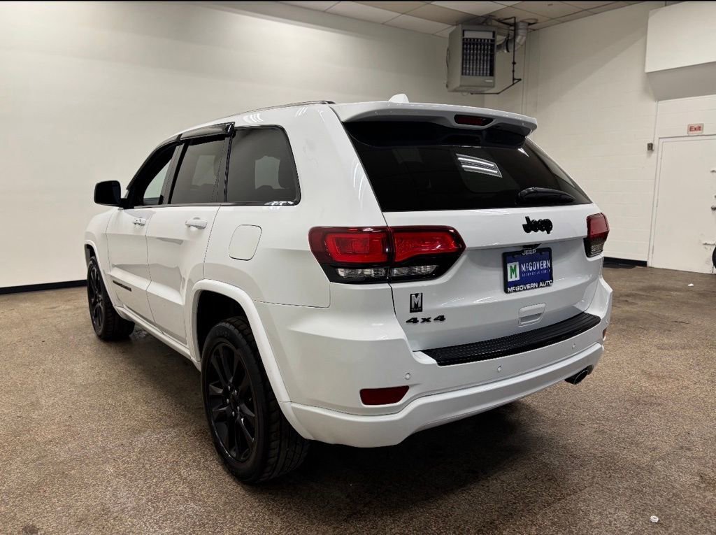 Used 2018 Jeep Grand Cherokee Altitude AWD/4WD image 4