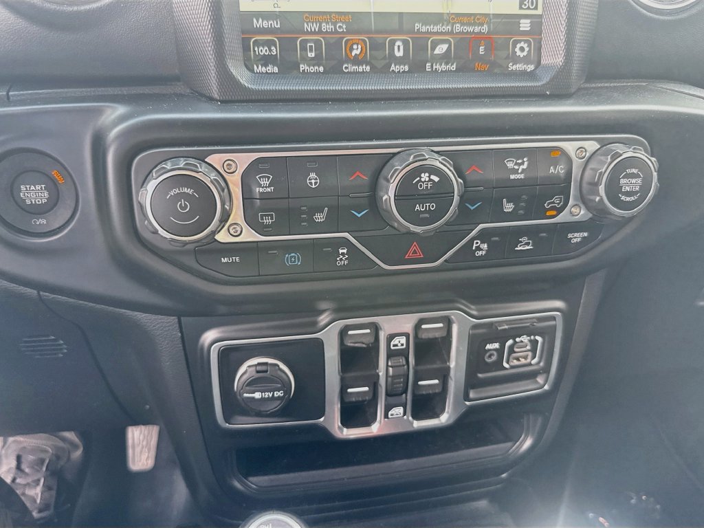 Used 2022 Jeep Wrangler Unlimited Sahara w/ Cold Weather Group AWD/4WD image 17