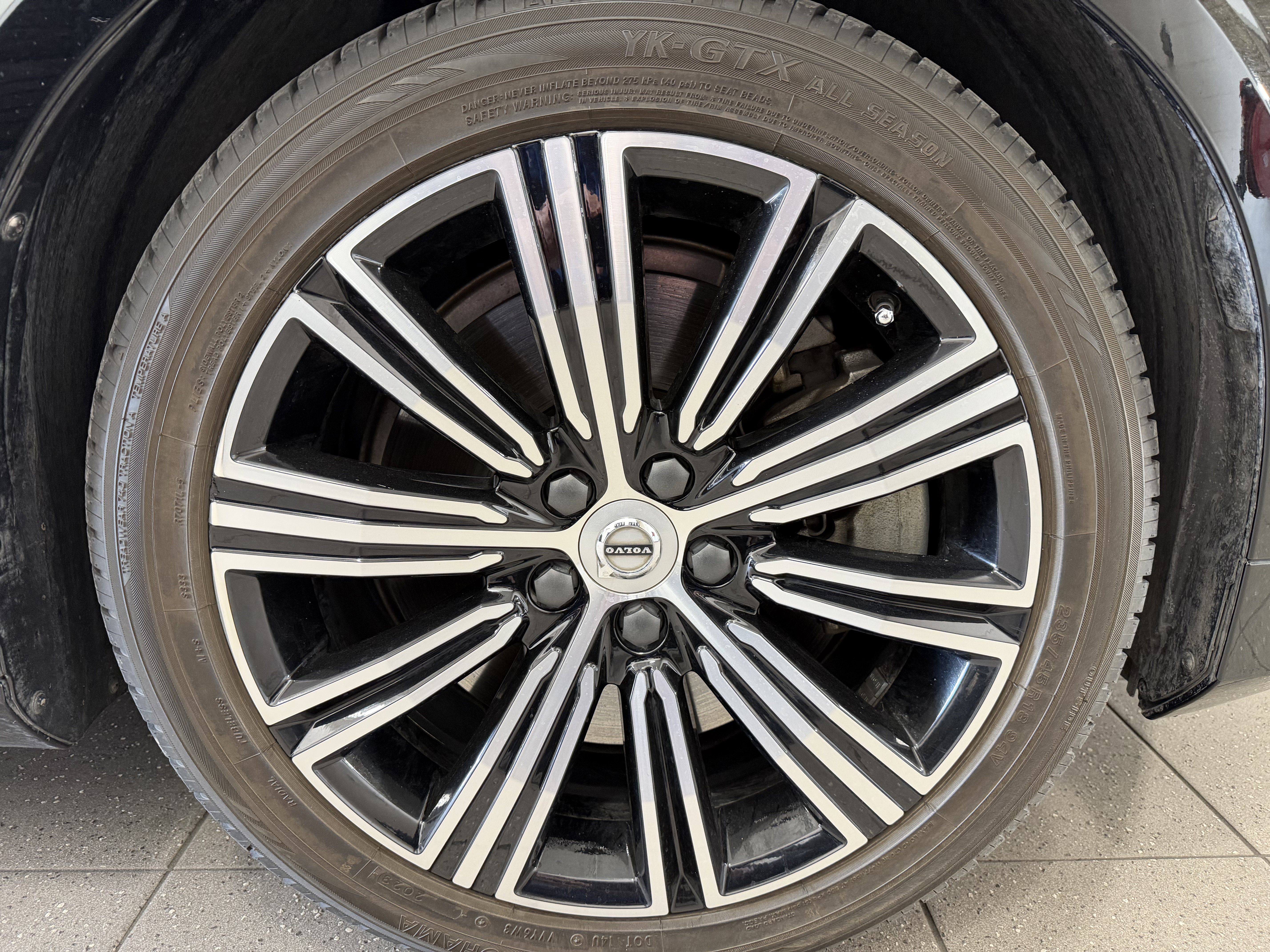 Used 2021 Volvo S60 T8 Inscription image 2