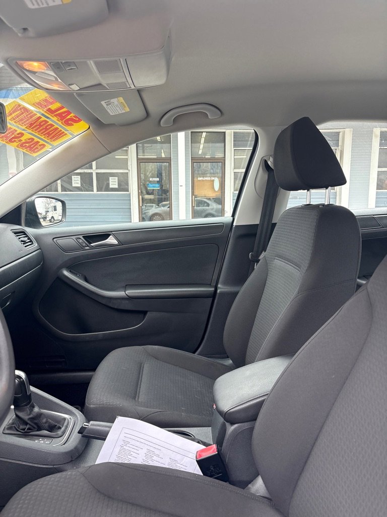 Used 2016 Volkswagen Jetta S image 9