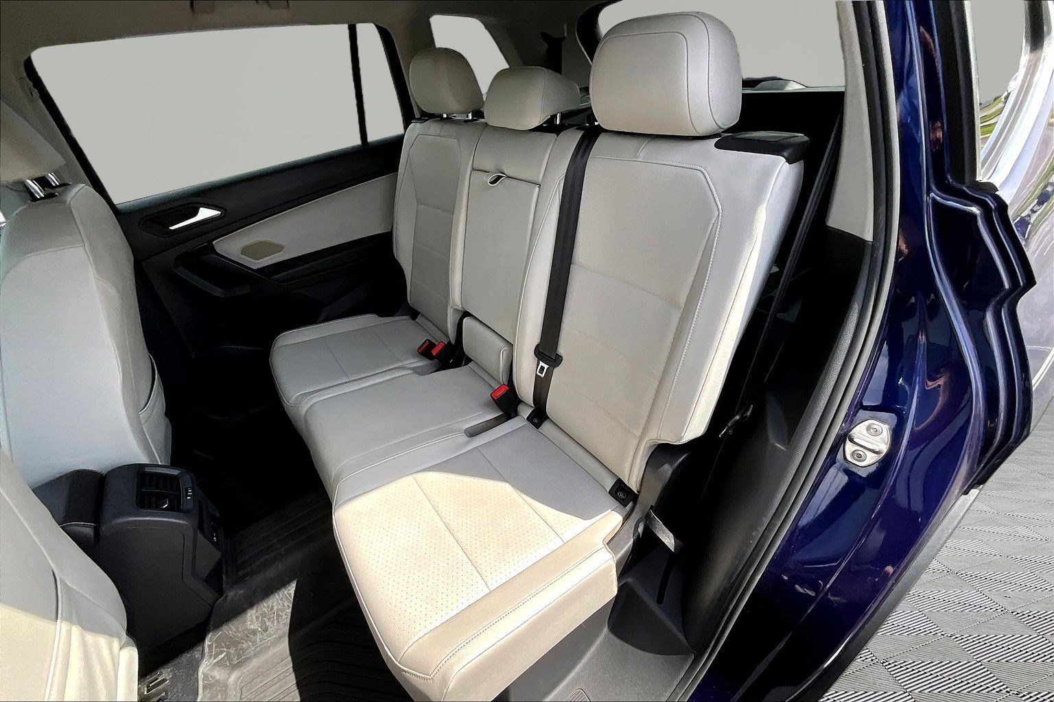 Used 2021 Volkswagen Tiguan SE FWD image 21