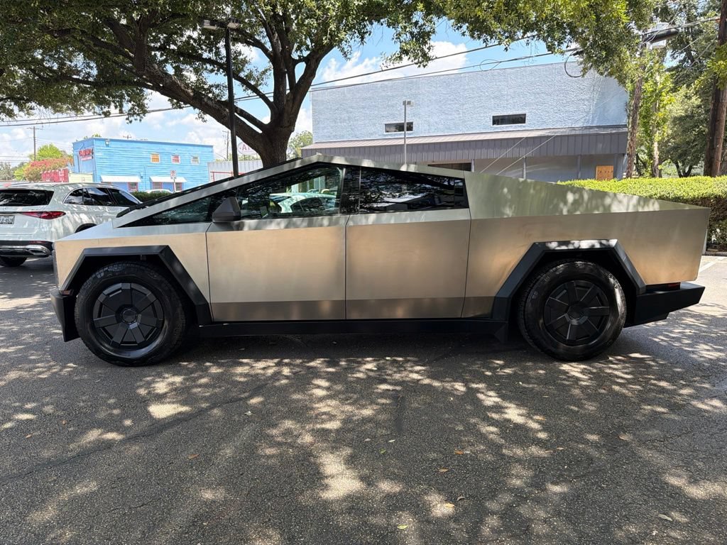 Used 2025 Tesla Cybertruck AWD Crew Cab image 4
