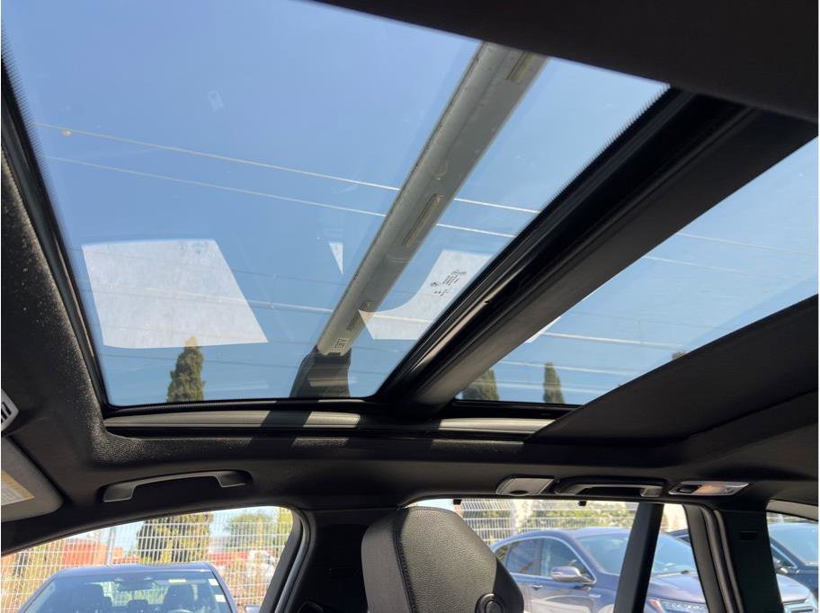 Used 2017 BMW 330i xDrive Wagon image 18