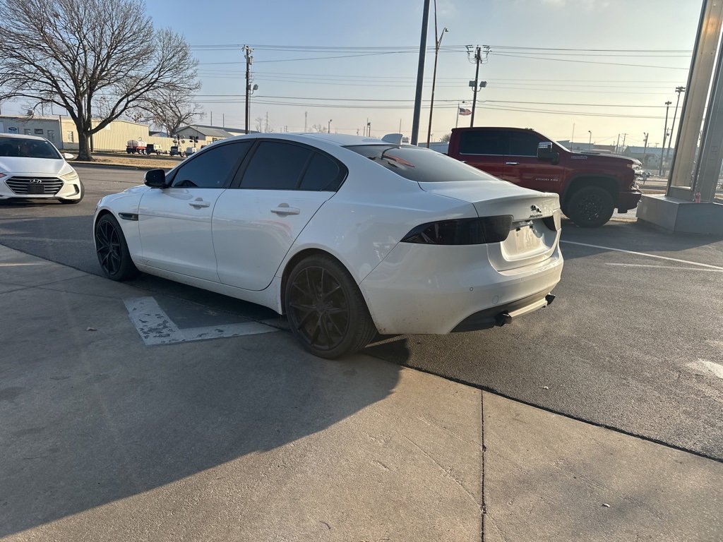 Used 2018 Jaguar XE Prestige image 3