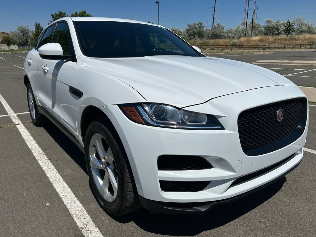 Used 2020 Jaguar F-PACE Premium image 3