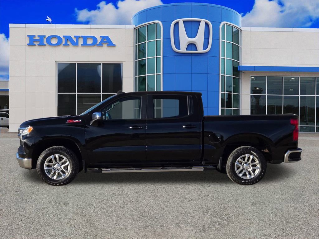 Used 2023 Chevrolet Silverado 1500 LT w/ Z71 Off-Road Package AWD/4WD image 6