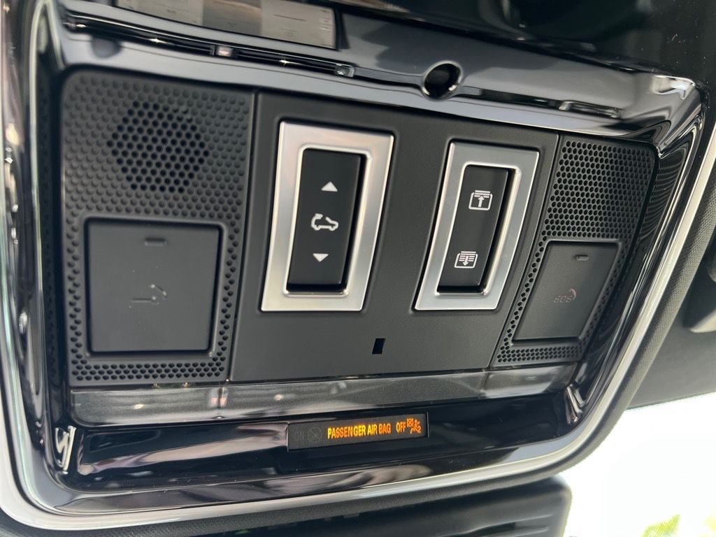 New 2026 Land Rover Range Rover Velar Dynamic SE AWD/4WD image 20
