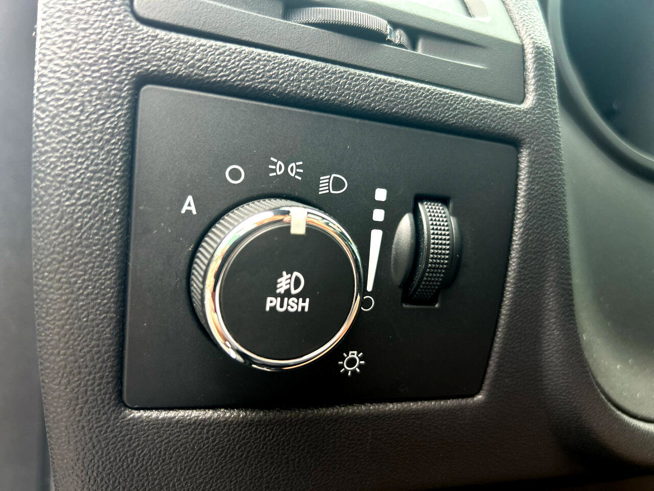 Used 2014 Dodge Challenger R/T image 19