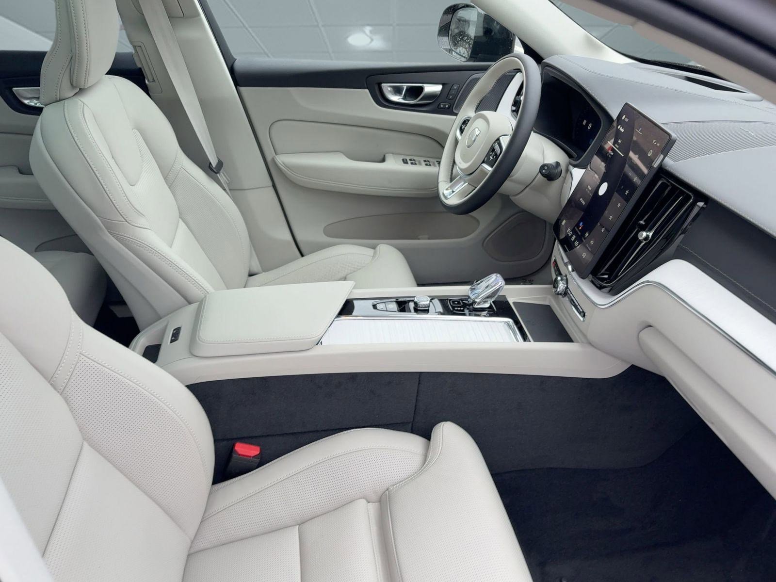 New 2026 Volvo XC60 T8 Ultra w/ Protection Package Premier image 30