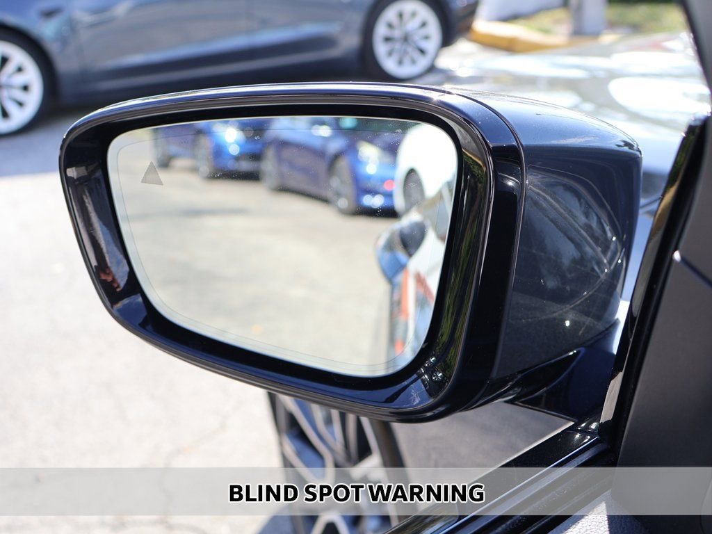 Used 2022 BMW 740i w/ M Sport Package image 7