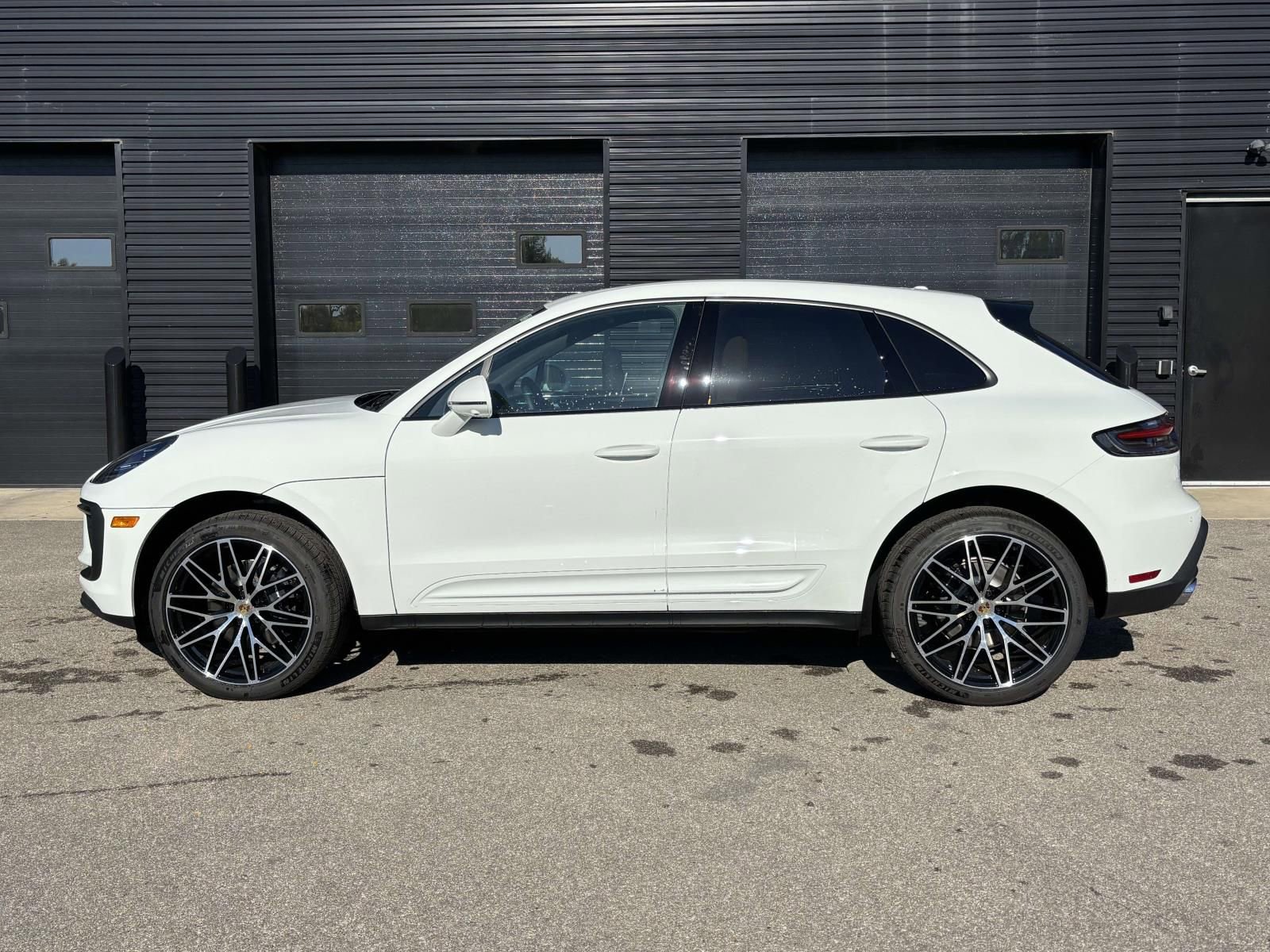 Used 2026 Porsche Macan AWD/4WD image 2