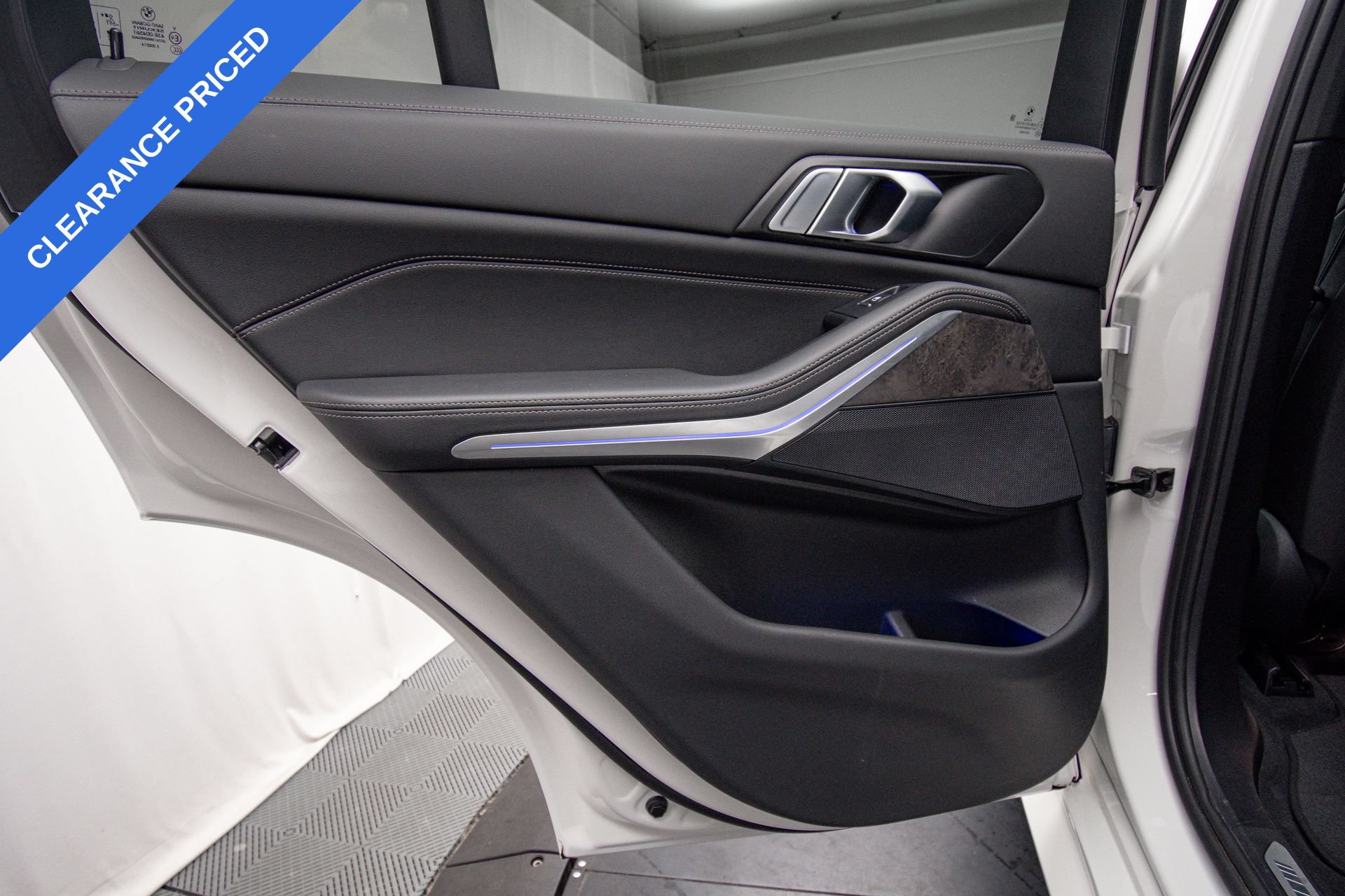 Used 2024 BMW X5 xDrive40i w/ M Sport Package AWD/4WD image 28