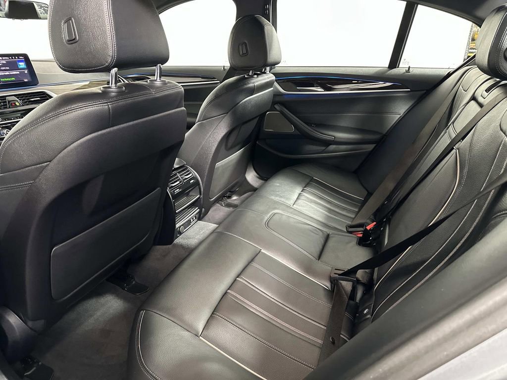 Used 2023 BMW 530e xDrive w/ Premium Package image 29