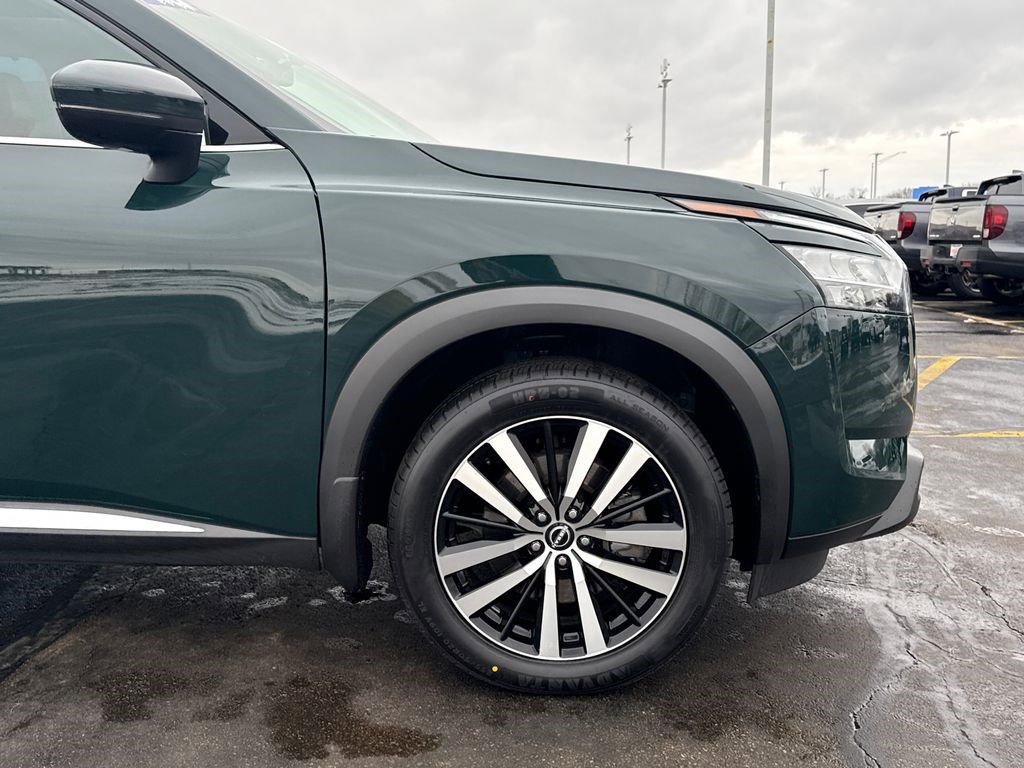 Used 2024 Nissan Pathfinder Platinum w/ Cargo Package image 15