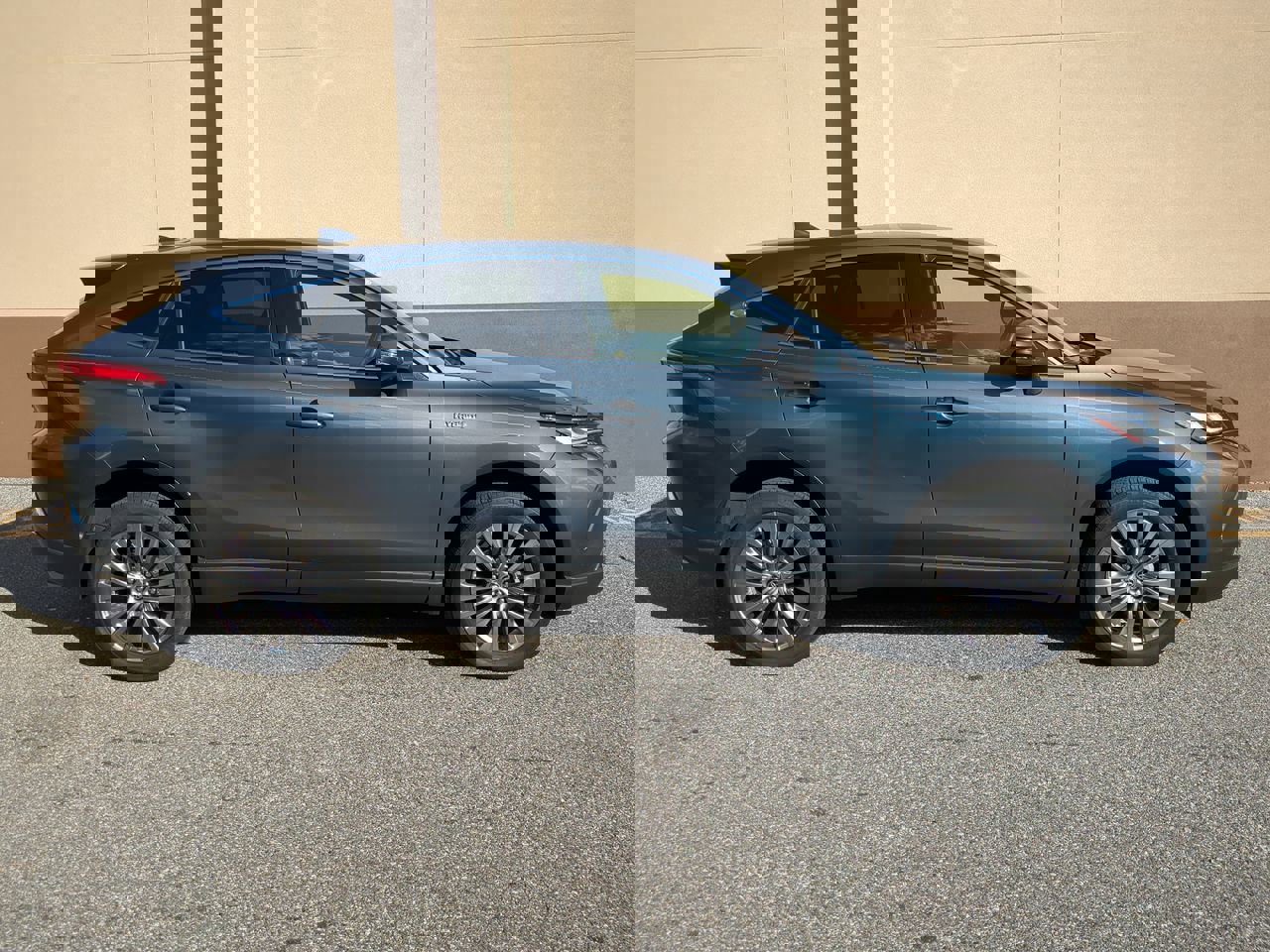 Used 2021 Toyota Venza Limited w/ Advanced Technology Package image 3