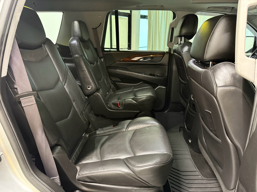 Used 2017 Cadillac Escalade Luxury AWD/4WD image 23