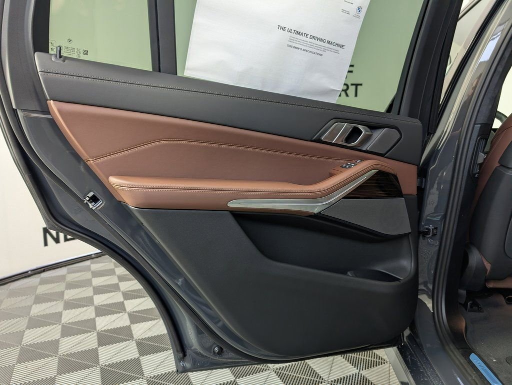 Used 2026 BMW X7 xDrive40i w/ M Sport Package image 18