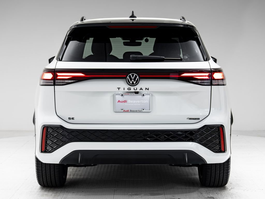 Used 2025 Volkswagen Tiguan SE R-Line AWD/4WD image 32